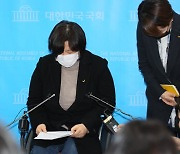 [사설] 정의당 김종철 대표까지 성추행 사퇴, 참담하다