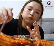 햄지, 중국 소속사 계약해지 당한 후 김치수육 먹방으로 응수