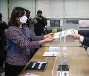 국민의힘 예비경선 후보자 확정..안철수, 예비후보 등록 '배수진'