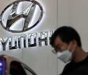 Hyundai Motor's net profit drops by a third in 2020