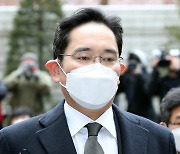 Samsung's Lee apologizes to staff in letter from prison