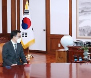 [머니S포토] 국회 찾은 공수처 김진욱, 박병석 의장 만나..