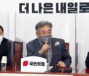 [헤럴드pic] 질문에 답변하는 정진석 국민의힘 4.7 재보궐선거 공천관리위원장