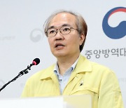 당국 "확진자 24.2% 가족 내 감염..1명→1.57명에 전파"