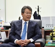 변성완 대행 퇴임 "냉혹한 정치 세계, 나만의 길 개척할 것"
