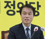 김종철, '장혜영 성추행' 일파만파.."엄정한 법의 심판받아야" 시민단체, 檢 고발