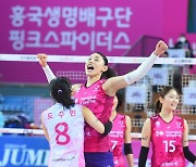 [ST포토] 도수빈-김연경 '승리가 코앞'
