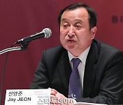 전양준 부산국제영화제 집행위원장, 25년 만에 사임