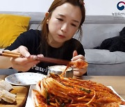 "김치는 한국것" 유튜버 햄지, 中 보란듯 김치 먹방