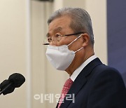 [포토]김종인 국민의힘 비대위원장, '위기를 넘어 미래로'