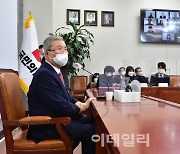 [포토]신년기자회견 하는 김종인 국민의힘 비대위원장