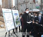 [포토]오세훈 국민의힘 서울시장후보, 연트럴파크 공약 발표