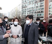 [포토]나경원 국민의힘 서울시장 예비후보, 은마 아파트 찾아