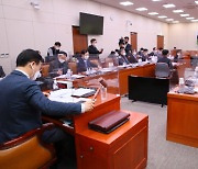 국회 외통위, 정의용 인사청문회 내달 5일 개최