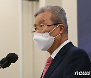 김종인 "문 정부, 경제정책·부동산 성과 전혀 없어"