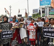 인도 법원 "옷 벗기지 않으면 성폭행 아냐" 판결