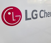 LG화학, 지난해 매출 첫 30조원 돌파..영업이익은 185%↑(상보)