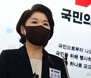 조은희 "느긋한 일정, '부자 몸조심' 경선" 당 지도부 '직격'