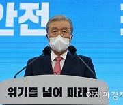 김종인, 文정부 경제·부동산정책 강력 비판.."노력도 배신하는 세상"
