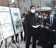 <포토> '균형발전 프로젝트 1탄' 선거 공약 발표하는 오세훈