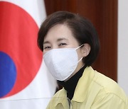 유은혜 "조국 딸 조민, 부산대 입학 취소 법률적 검토 중"