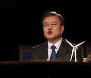 문 대통령, 다보스 첫 특별연설..글로벌 기업 CEO '한국 투자' 독려
