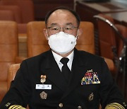 국방부, '음주회식 의혹' 해군총장 징계 않기로