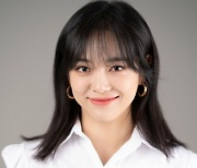Whether it's singing or acting, Kim Se-jeong is not ready to call it quits