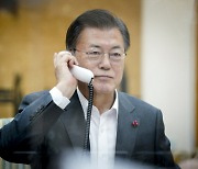 Moon holds phone talks with Xi ahead of phone dialogue with Biden