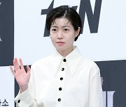 '韓배우 최초' 심은경, 日아카데미시상식 MC..'기생충'도 수상 쾌거