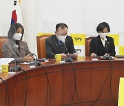 정의당 내부선 대책 논란.."지도부 총사퇴"vs"2차 가해 방지 우선"