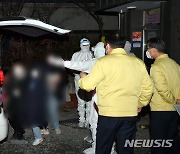 '합숙 122명 중 109명 감염' 광주TCS학교 확진자 이송 본격화