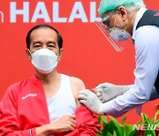 인도네시아 대통령, 시노백 코로나 백신 2차분 접종