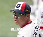 "김재호 쫓아다녀"..김태형 감독, 19살 유격수 부른 이유