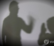 "시끄럽다, 말대꾸하냐" 14살 딸 흉기 위협한 만취 아빠