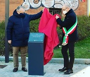 이탈리아 소도시에 헬기 사고로 숨진 코비와 딸 추모 광장 생겨