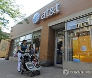 (FILE) USA ECONOMY AT&T
