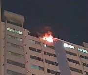 아파트 같은 집서 두 차례 불..150여 명 대피|뉴스브리핑