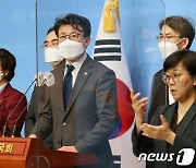 민주당 '택배 과로사 사회적 합의 정신 이행촉구 기자회견'