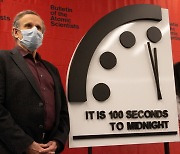코로나 공포에도 '운명의날 시계'가 멈춰선 이유는?