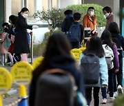 초1~2·고3, 2단계까진 매일 등교..원하면 '학교서 급식'