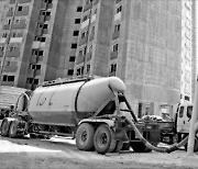 시멘트업계 "300억 물류비 폭탄"..화물차 안전운임 인상 강력 반발