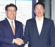 SK 최태원-포스코 최정우 회장, 1년 만에 회동