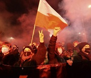 "임신중단 금지법 반대"..다시 거리 나온 폴란드 여성들