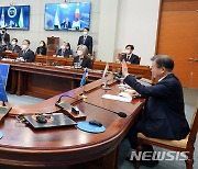 "문재인 형님" 외친 우즈벡 대통령, 신북방 첫 '무역협정' 협상