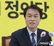정의당, '성추행' 김종철 전 대표 당적 박탈