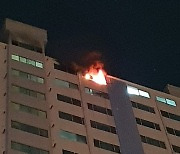 아파트 25층 같은 집에서 밤새 2차례 불..150명 대피(종합)