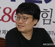 웹툰작가 윤서인, 막말 루머 유포 의혹에 "제물된 기분"