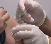 '코로나19' 의료진 2월 첫 백신 접종..3월 사전예약
