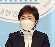 부산 후보들 '비전 PT' 날에 '조건부 사퇴' 내건 이언주